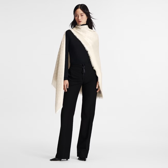 Louis Vuitton Monogram Shine Shawl M74026 - Picture 4 of 7
